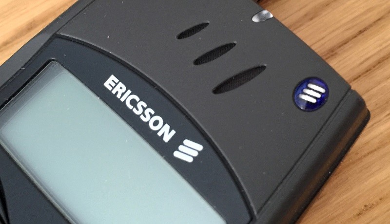 Ericsson ni moja ya kampuni ya mwanzoni kabisa kuwekeza katika teknolojia za wasiliano na hivyo wana hakimiliki nyingi sana kama vile kampuni ya Nokia. Ni vigumu mtu kutengeneza simu bila kutumia teknolojia ya makampuni haya kwenye simu hiyo